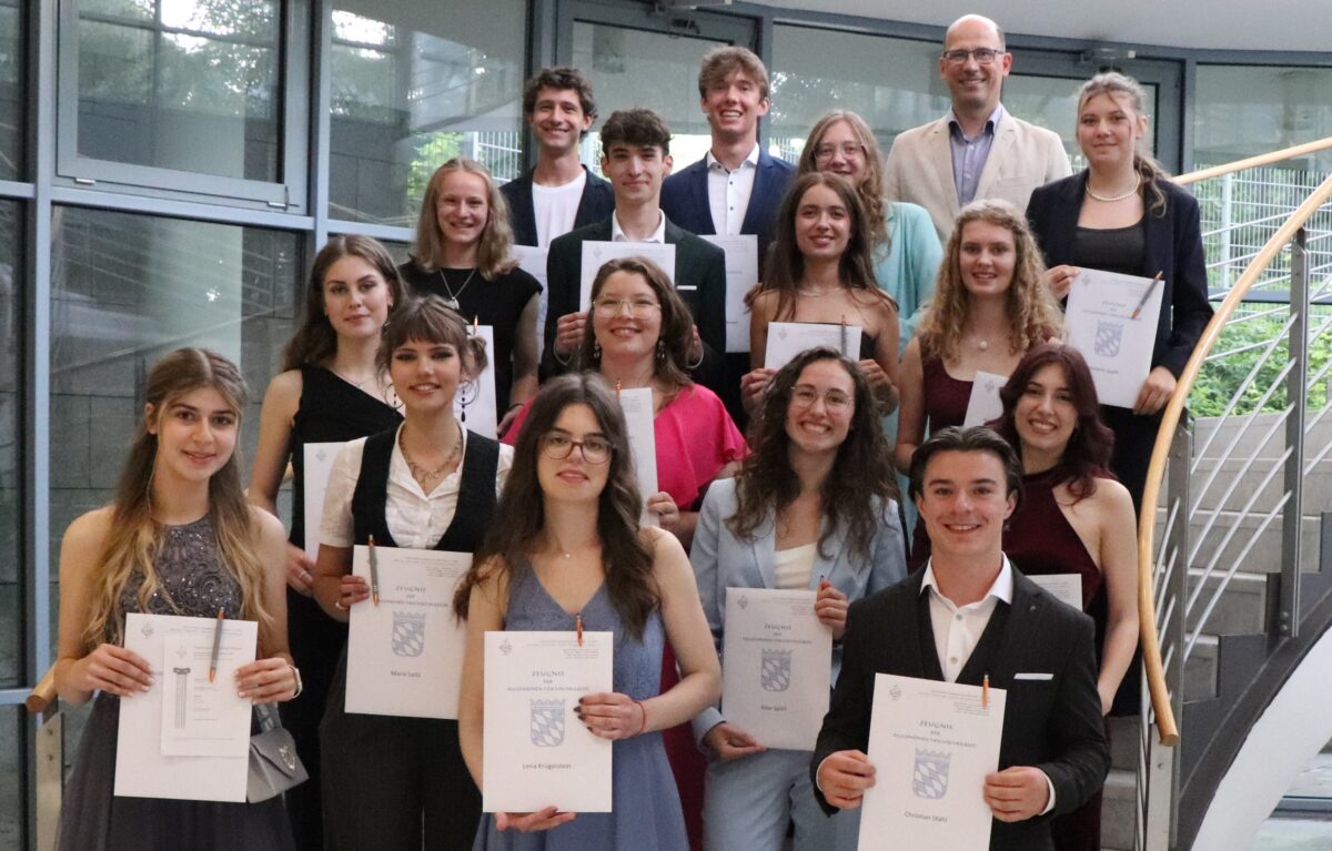 G8 geschafft: Fünfmal die Traumnote 1,0 am Augustinus-Gymnasium