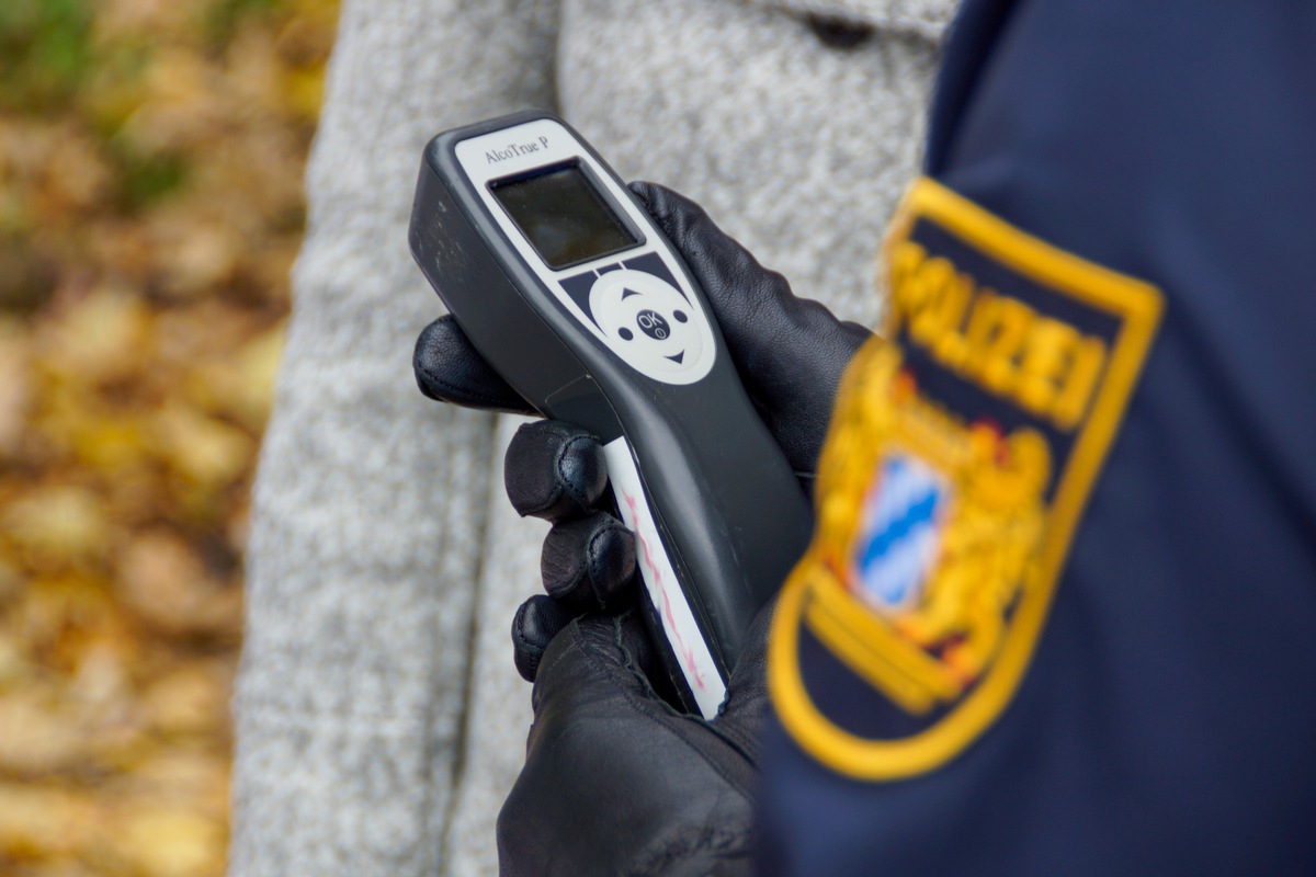 Alkohol Alkomat Polizei Symbolbild