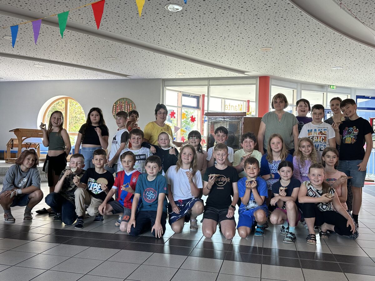 Bienenlehre begeistert Manteler Grundschüler