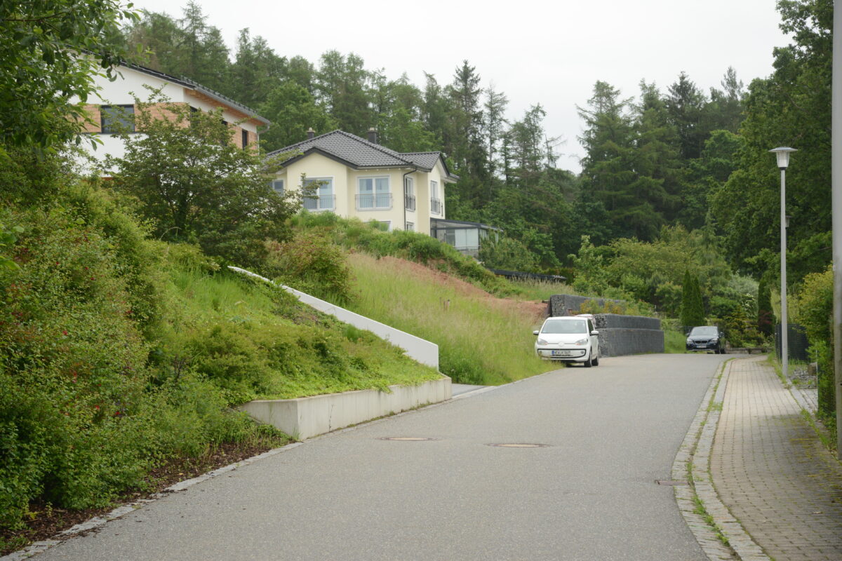 Debatte um Parken auf Seitenstreifen in Schirmitz eskaliert