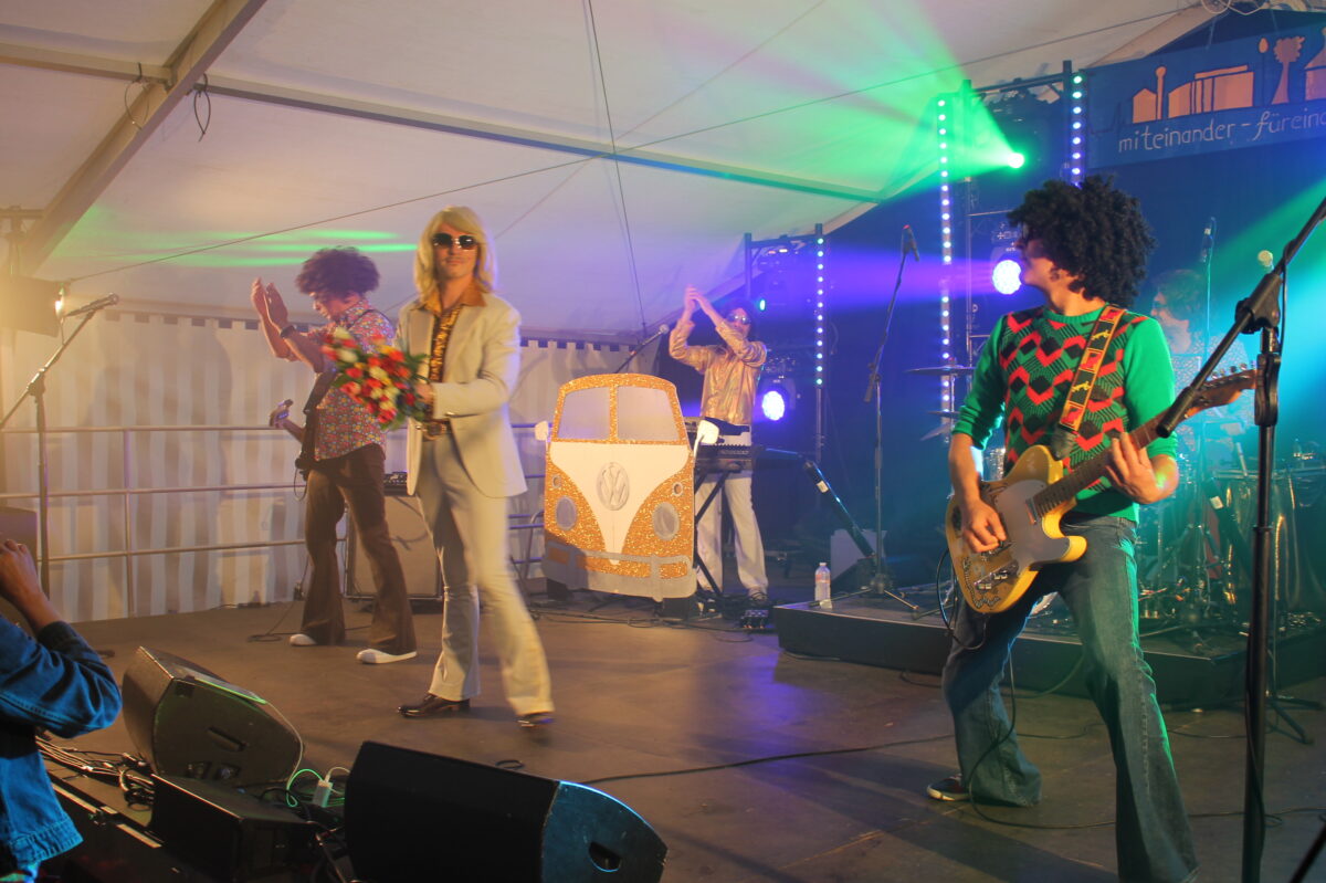 Golden Glitter Band rockt das Zessauer Festzelt