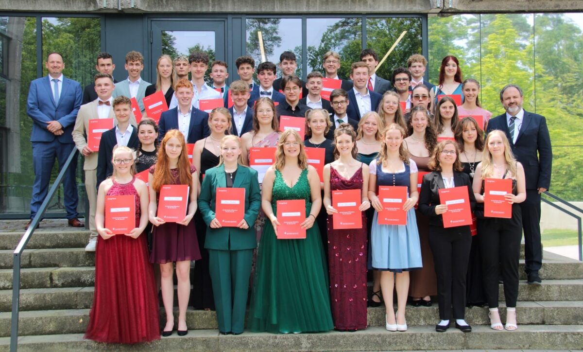 Gymnasium Neustadt verabschiedet Abiturienten - Meilenstein im Leben