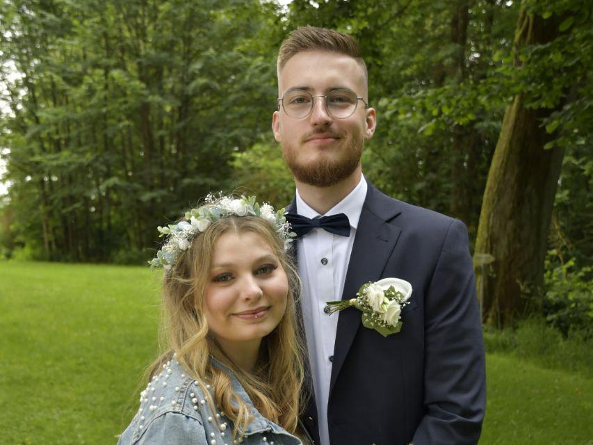 Liebesglück in Weiden: Ja-Wort mit Luxuslimousine