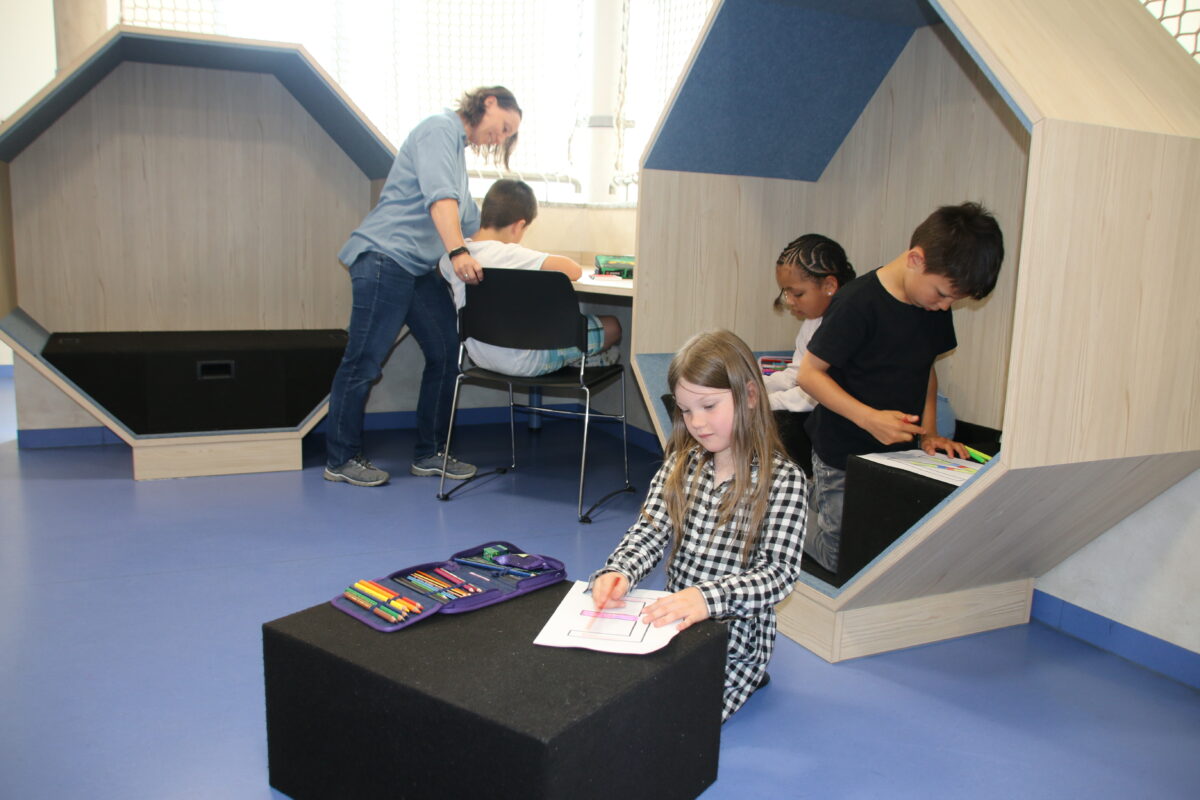 Unterricht in Klassenzimmern ist Geschichte: Lernen in offenen Unterrichtsräumen