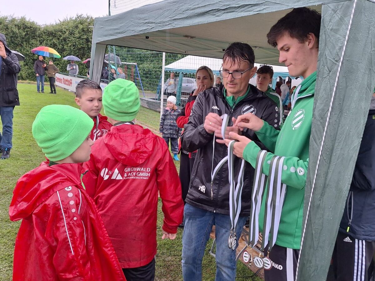U-11 Turnier in Kohlberg trotz Regens ein Erfolg