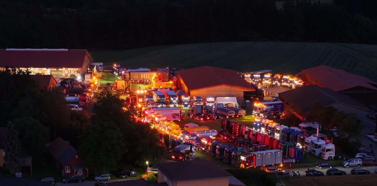 Carrera-Bahn und Swimmingpool auf dem Lkw