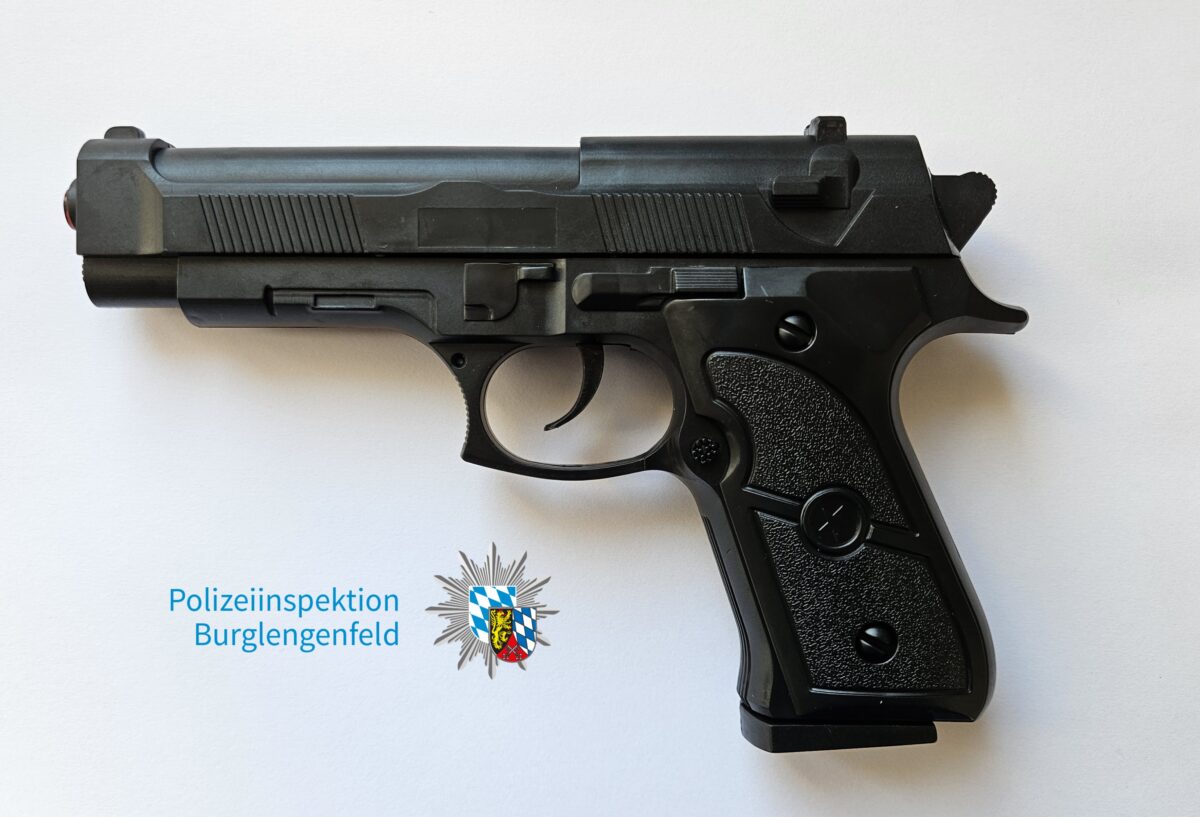 Polizei sicherte Person mit Waffe in Schnellrestaurant