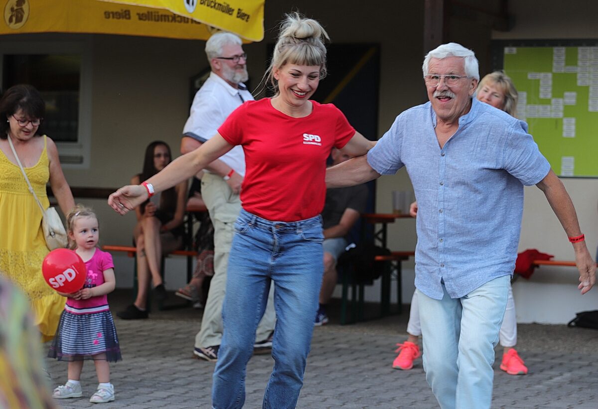 Etzenricht feiert Glam-Rock beim Open-Air Konzert