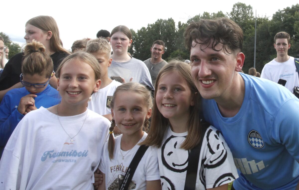Timo „Tream“ Grabinger lockt viele Jugendliche zu Fußballspiel