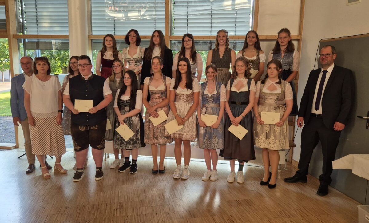 Erfolgreicher Abschluss für 80 Vohenstraußer Schüler