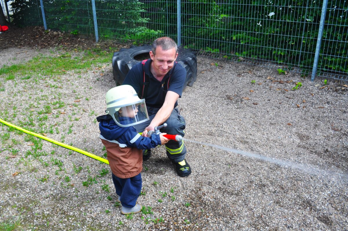 Erlebnisreiche Blaulichtwochen bei den  "Klinikzwergen"