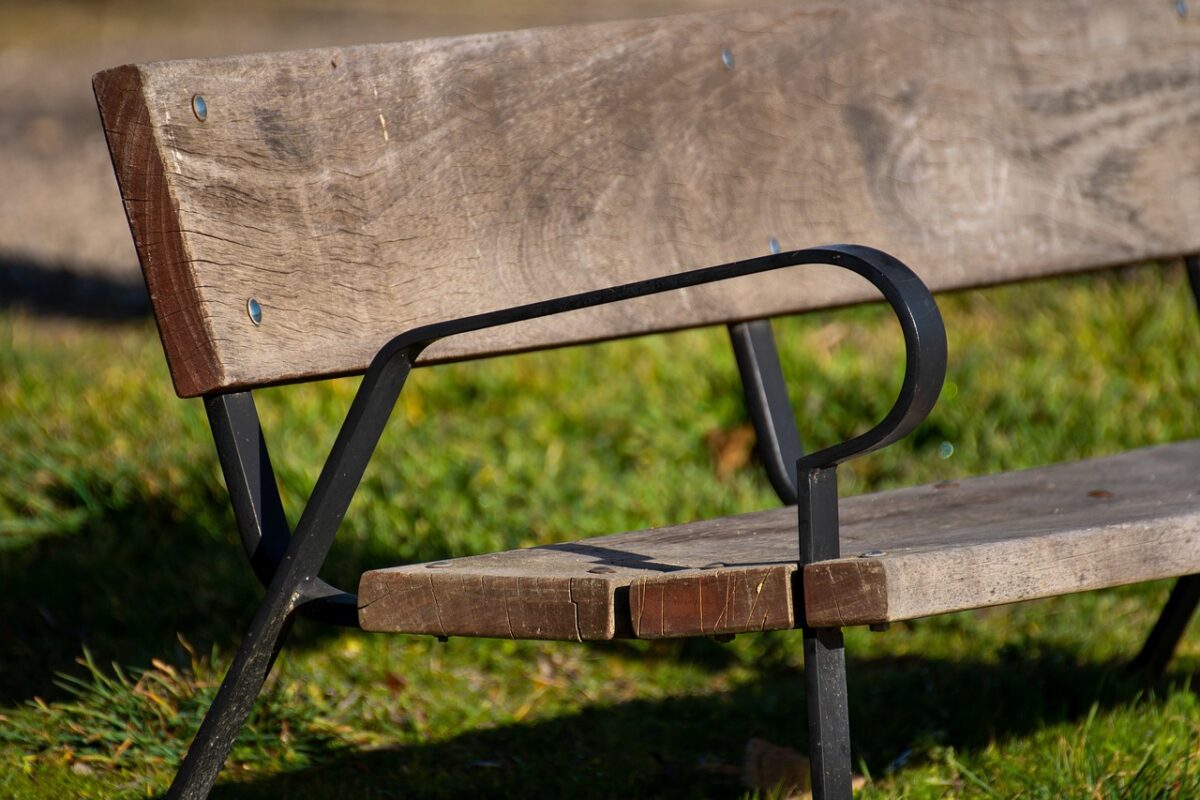 Hutzabankerl als Treffpunkte für mehr Zusammenhalt und Begegnung