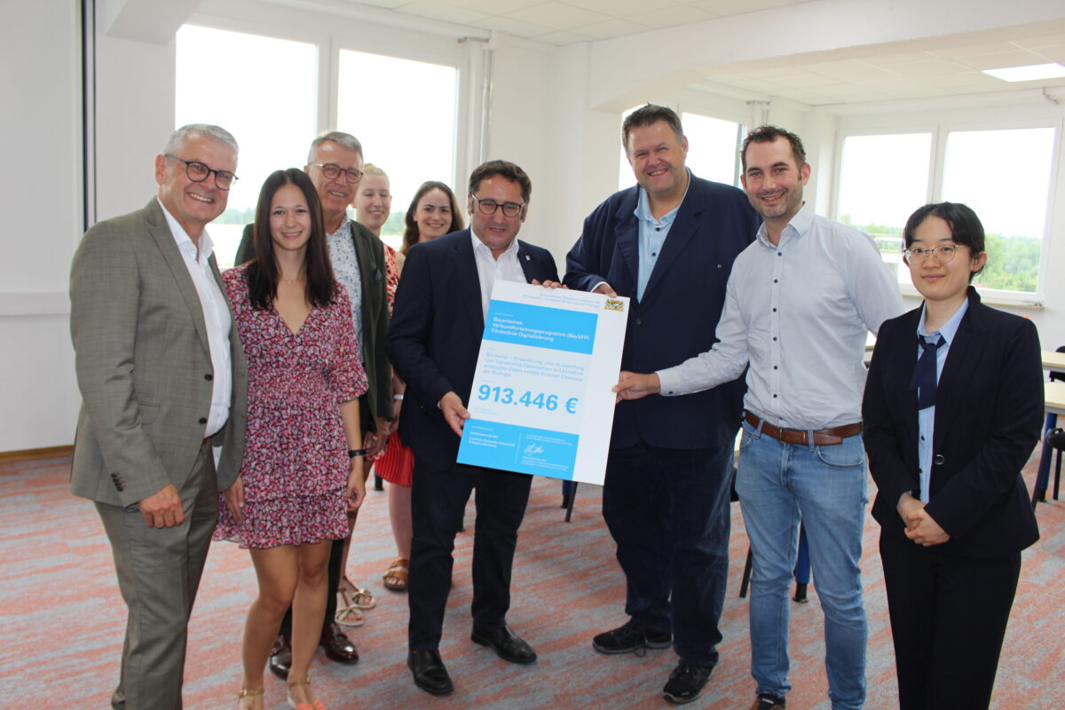 BioVariance: Staatssekretär bringt persönlich die Förderurkunde vorbei