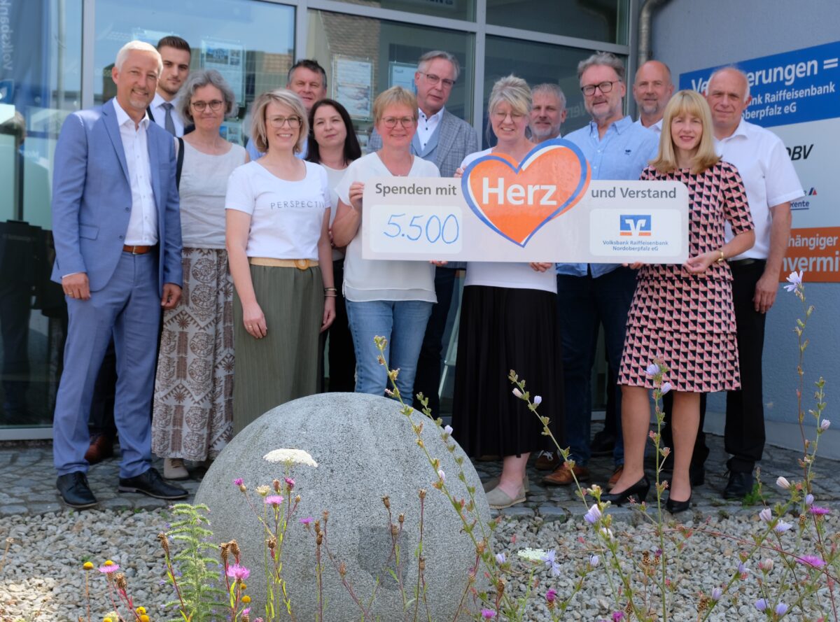 5.500 Euro Spende für Schulen in Nordoberpfalz
