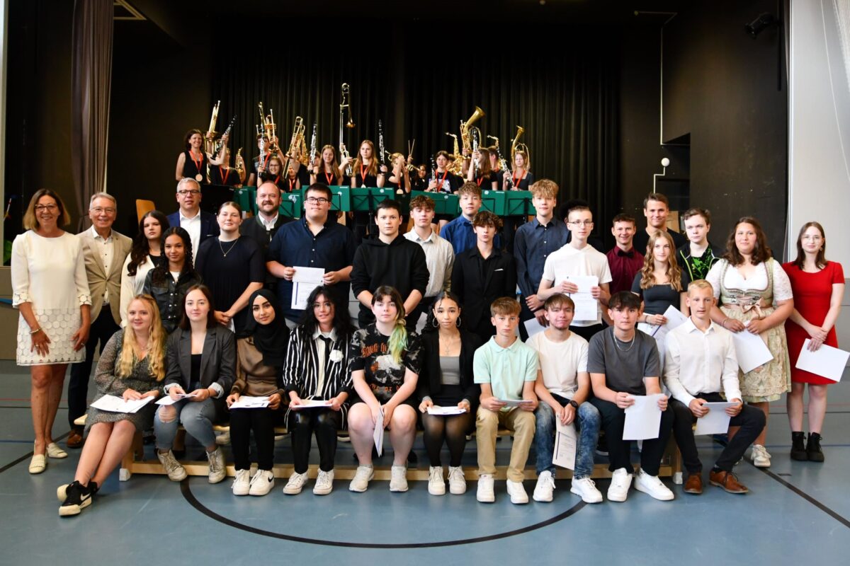 Ehrung der besten Abschlussschüler der Mittelschulen in Weiden und Neustadt