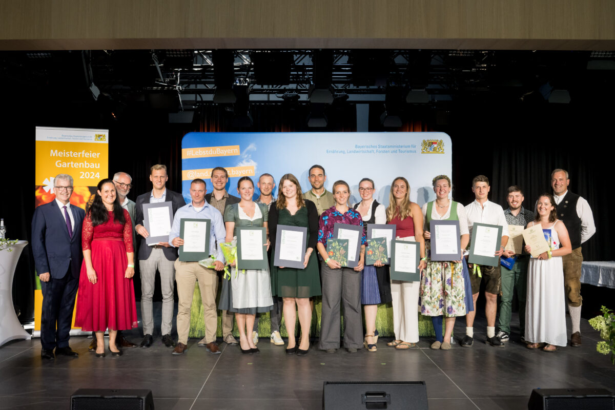 Grund zum Feiern: Meisterbriefe und  Meisterpreise für Gärtnerinnen und Gärtner
