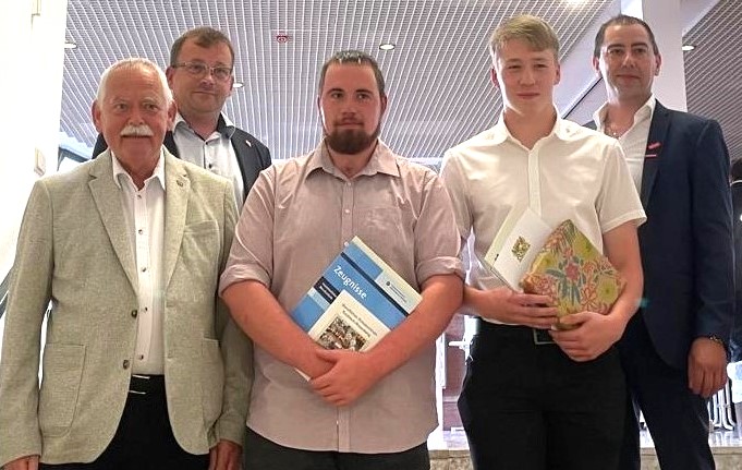 Erfolgreiche Metzgerlehre: Prüfungsbeste geehrt