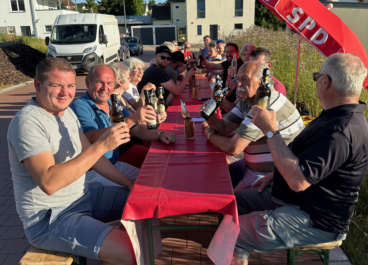 Beim Feierabendseidl der Flosser Genossen  kommen "Sonnenhang"-Probleme zur Sprache