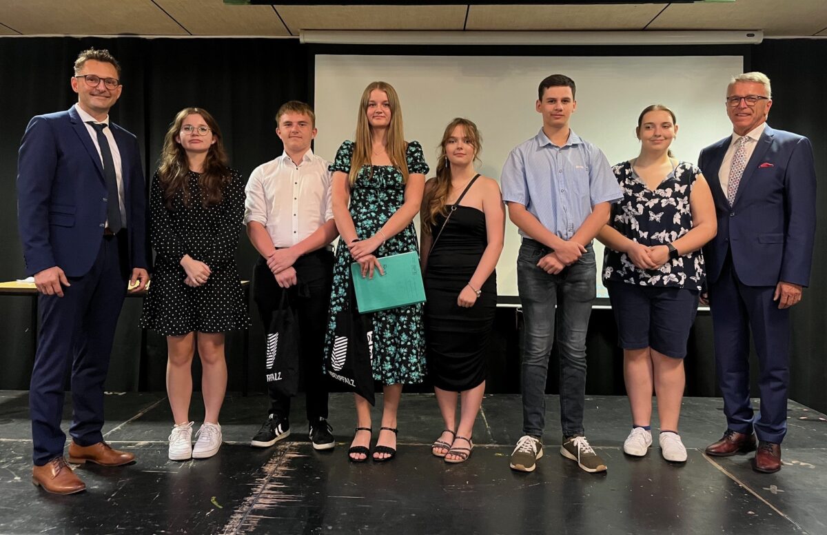 Feierliche Zeugnisübergabe in Tirschenreuth: Der Lohn der Arbeit