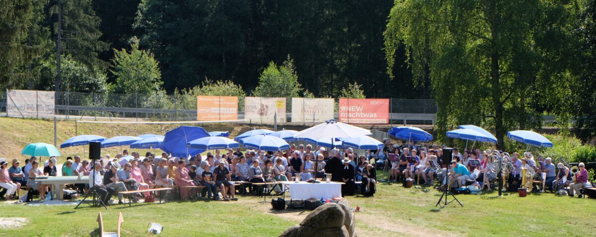 Evangelische Gemeinden feiern Familien-Gottesdienst in Flossenbürg