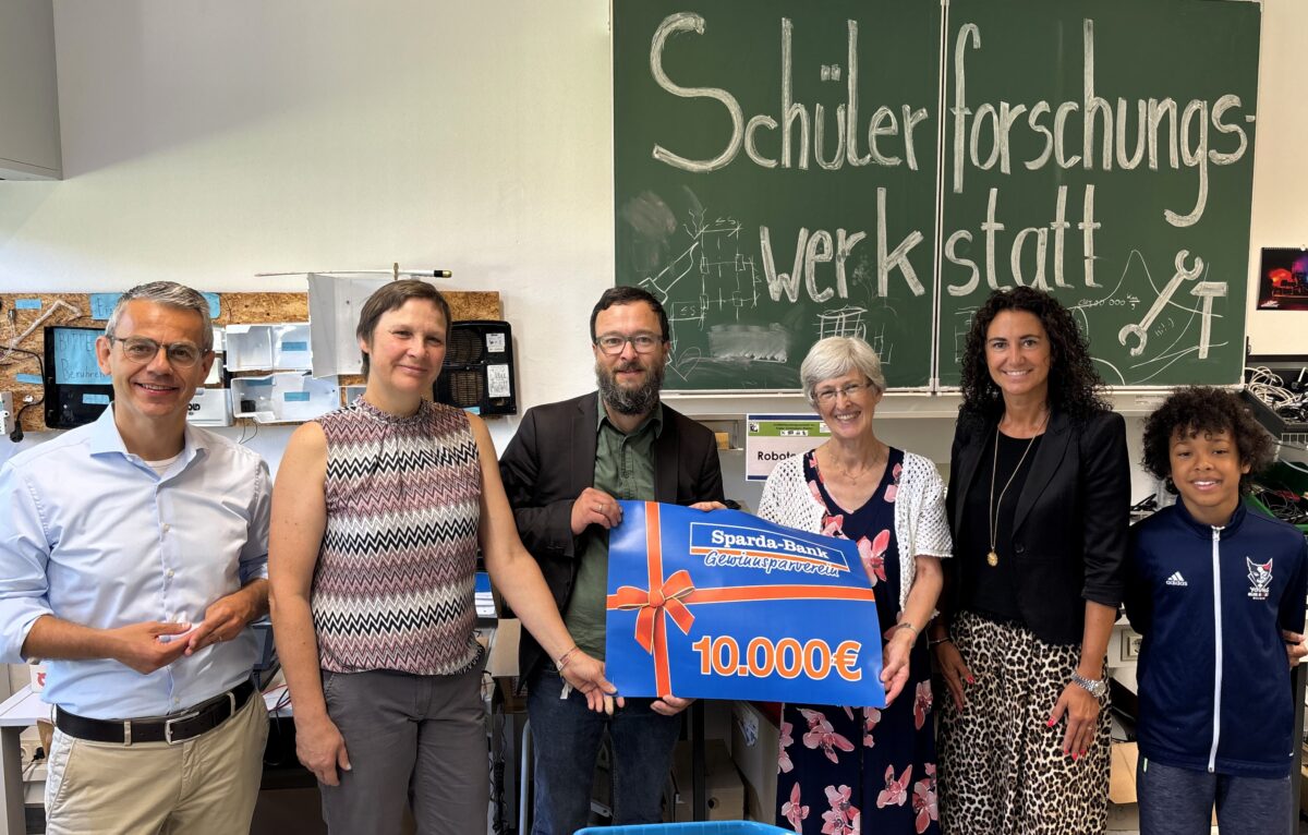 Gewinnsparverein der Sparda-Bank Ostbayerne.V. spendet an Gymnasium in Weiden