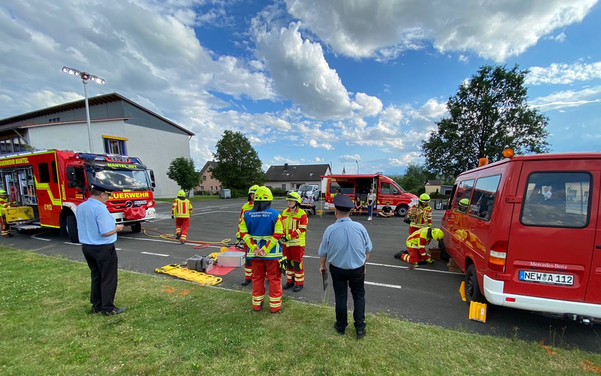 Feuerwehr Mantel: Leistungsprüfung vor dem großen Regen bestanden
