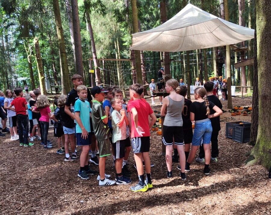 Kinder erleben Kletterabenteuer mit CSU Pirk