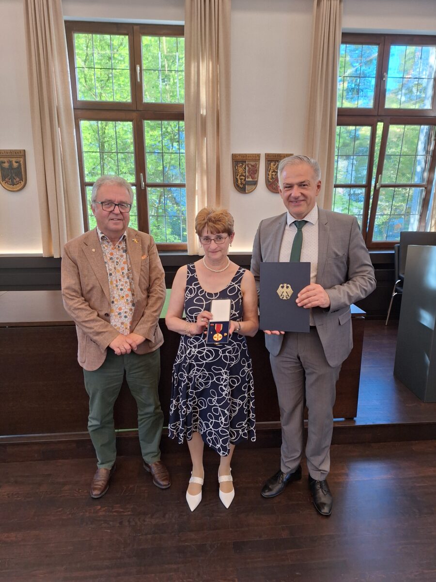 Petra Zanner für jahrzehntelange Pflege geehrt