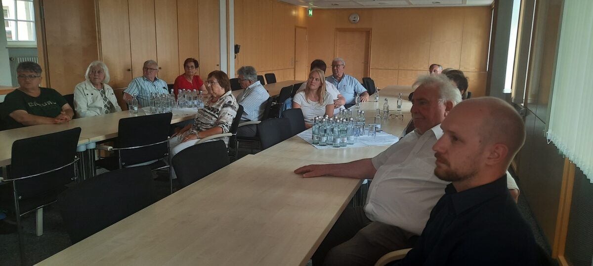 Senioren informieren sich im Bezirksklinikum Wöllershof