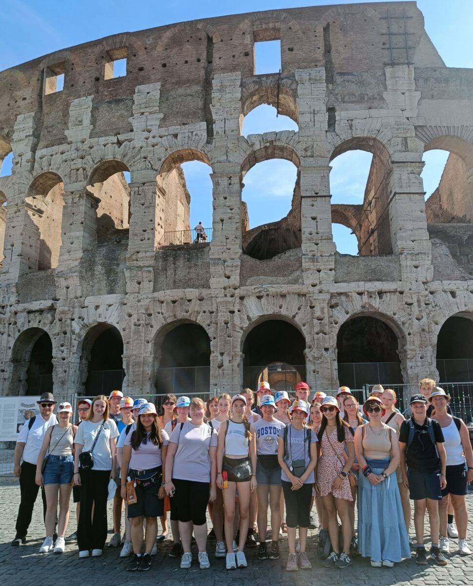 50.000 Minis auf Romwallfahrt: Ein Glaubensabenteuer