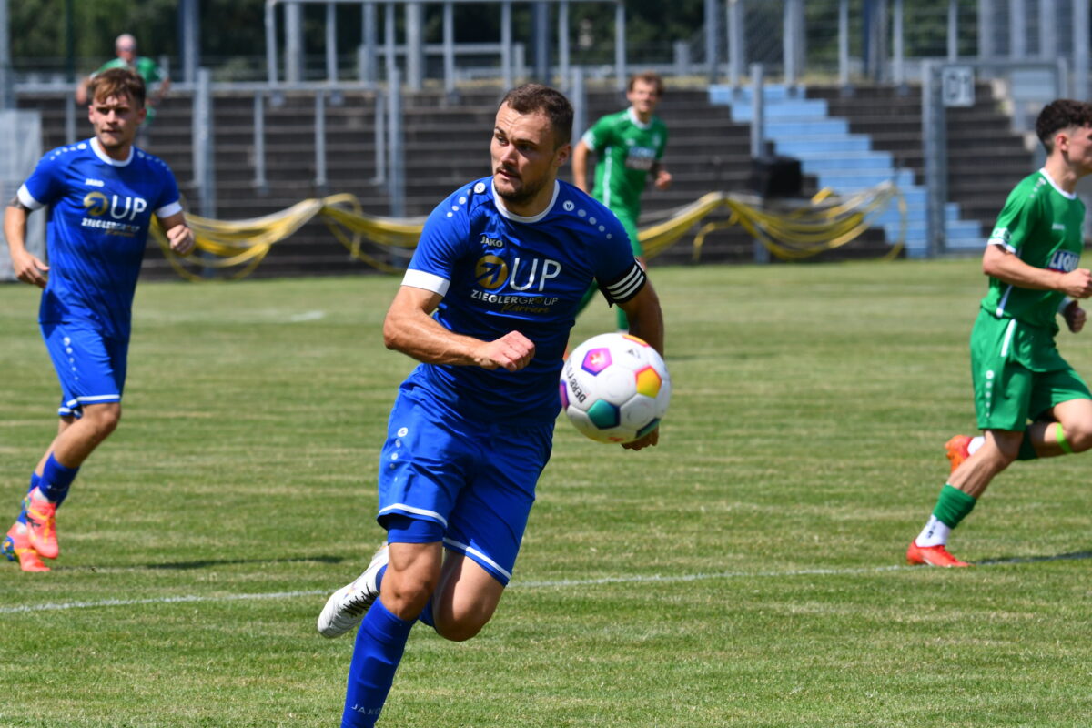 Nachbarduell im Spardabankstadion – Gebenbach will Weidens Heimbilanz zerstören
