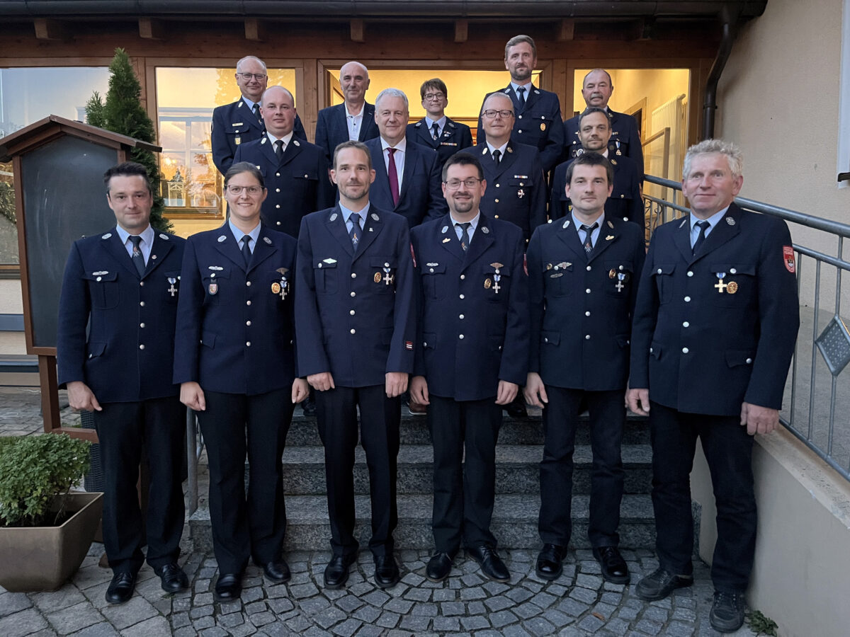 Ehrung für unermüdlichen Einsatz der Feuerwehrkräfte