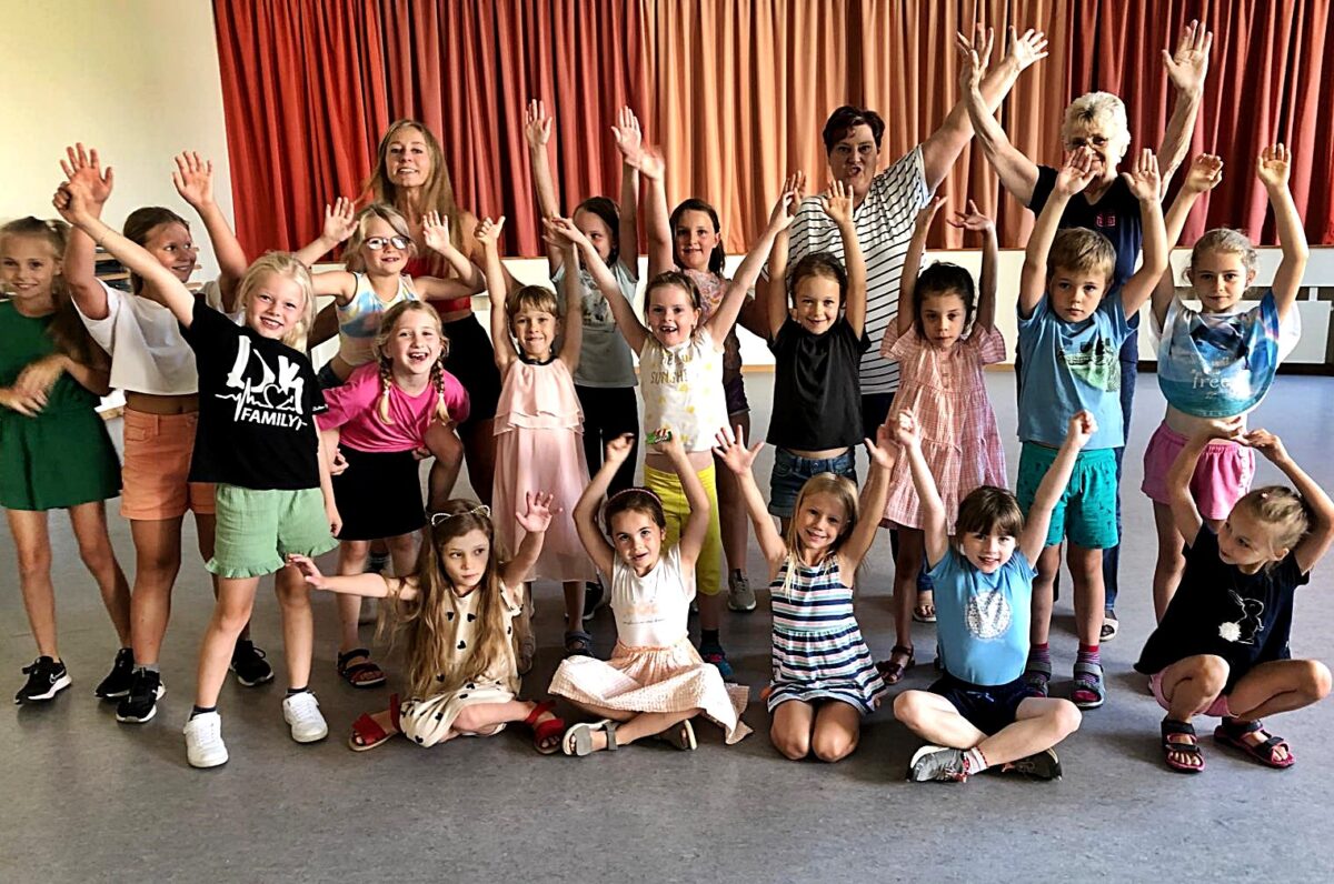 Schirmitz begeistert mit Tanzaktion für Kinder