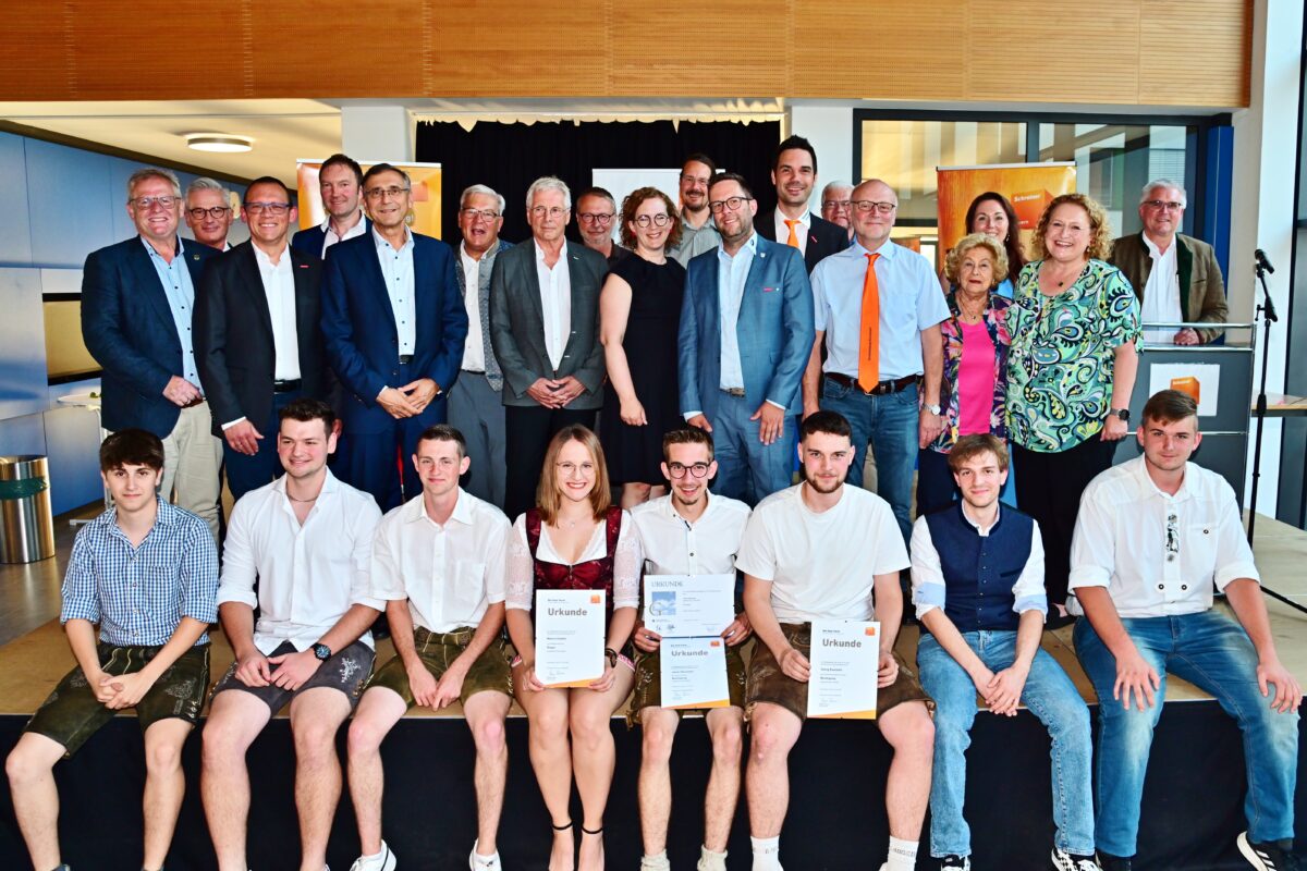 Schreinerinnung begrüßt acht neue Gesellen