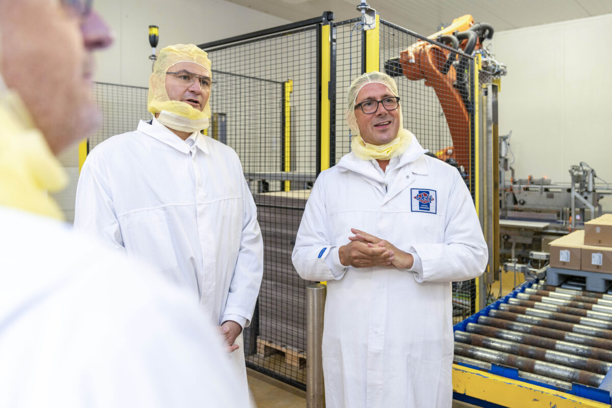 Füracker lobt Wirtschaftskraft der WOLF Firmengruppe