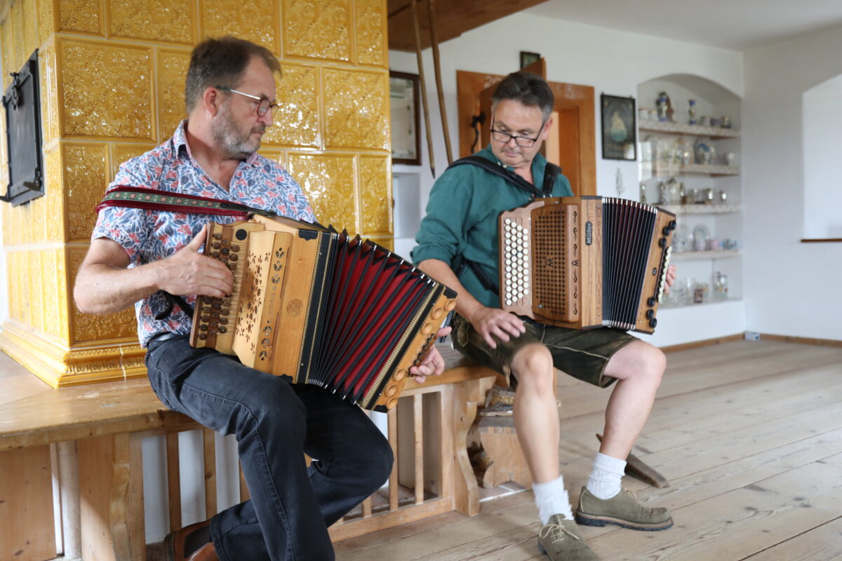 Harmonikaklänge beleben das Freilandmuseum Oberpfalz