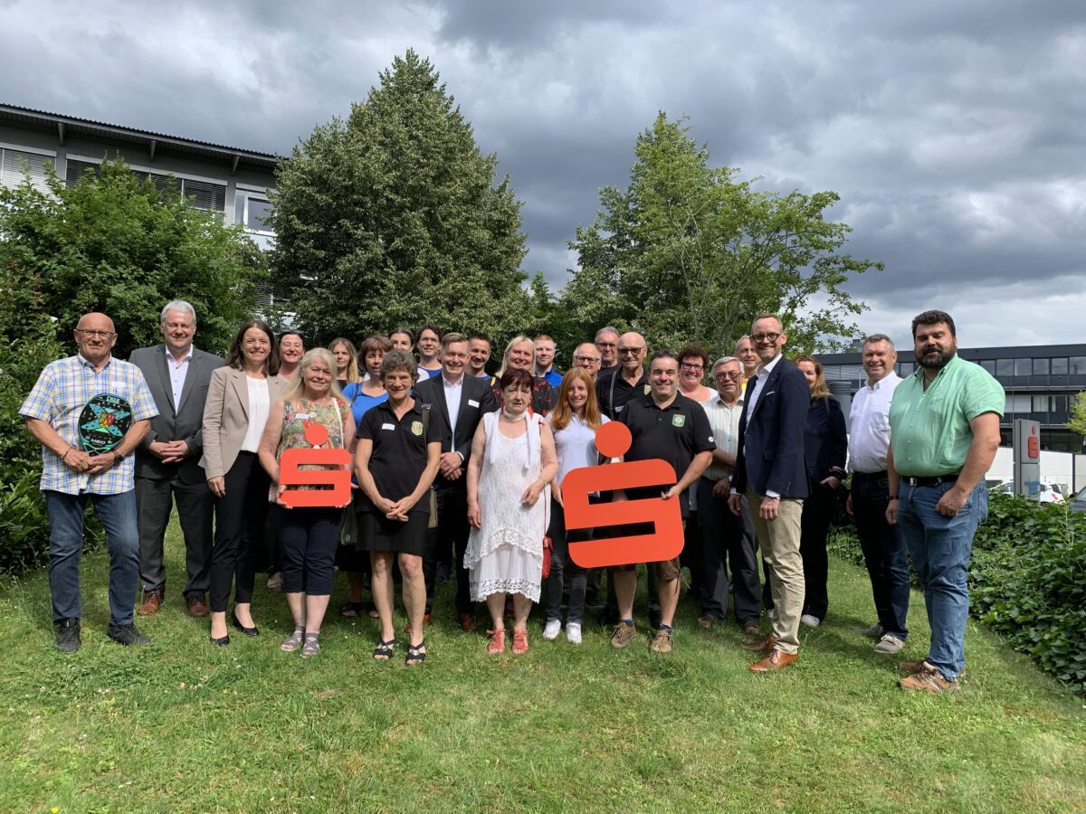 Sparkasse Amberg-Sulzbach überreicht 20.550 Euro an lokale Initiativen