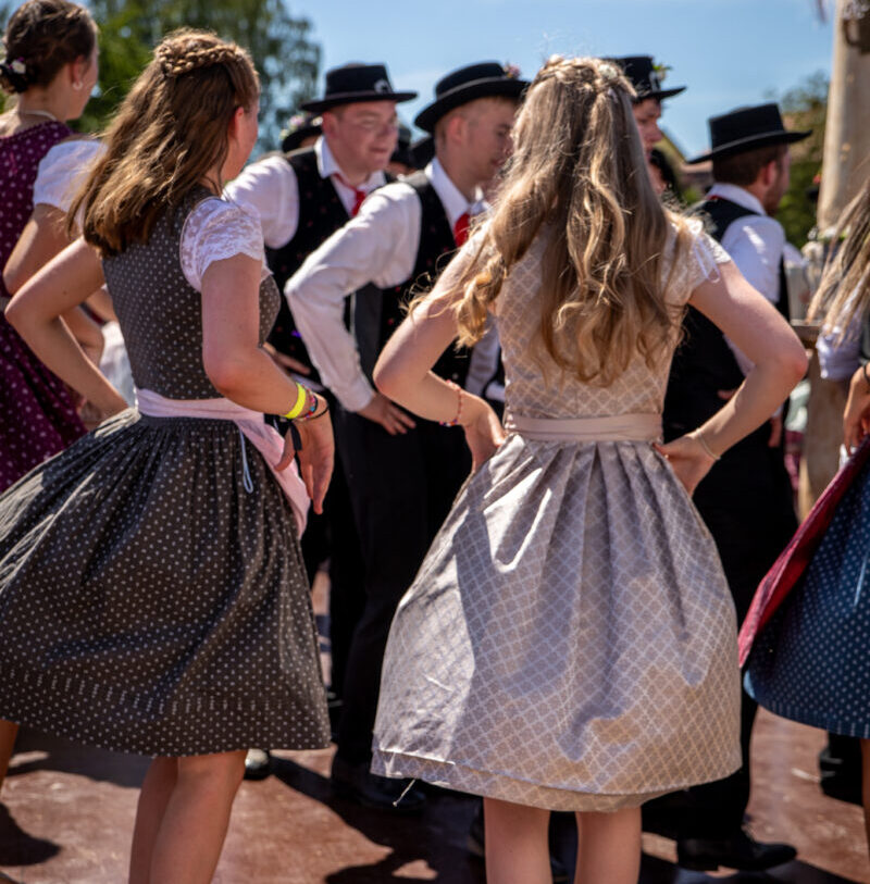 Kirwatanzkurs im Theuerner Schloss lockt Tanzfreudige
