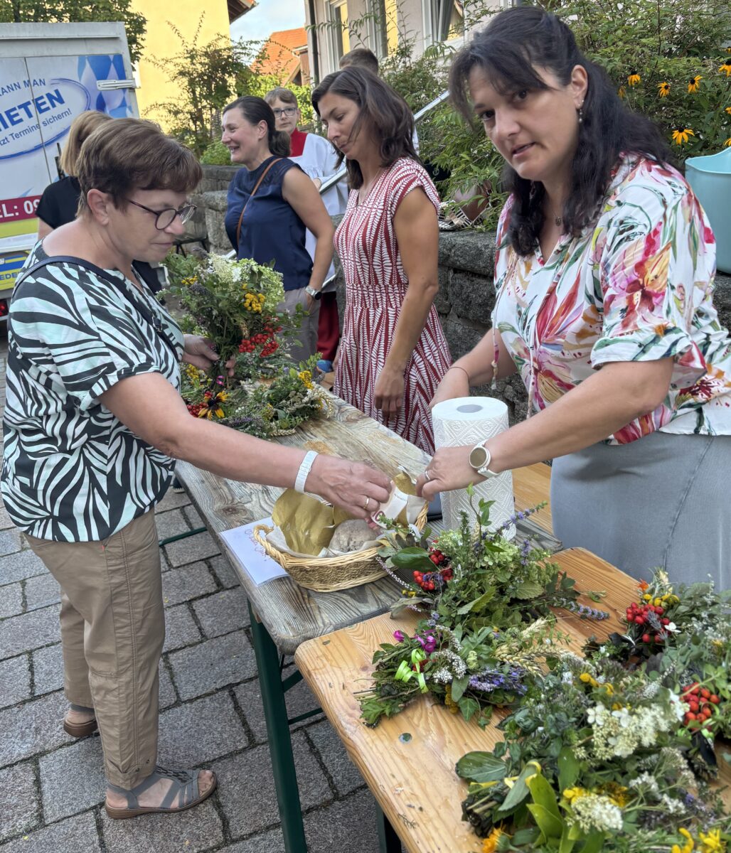 Flossenbürgs Frauenbund feiert Kräuterbrauchtum
