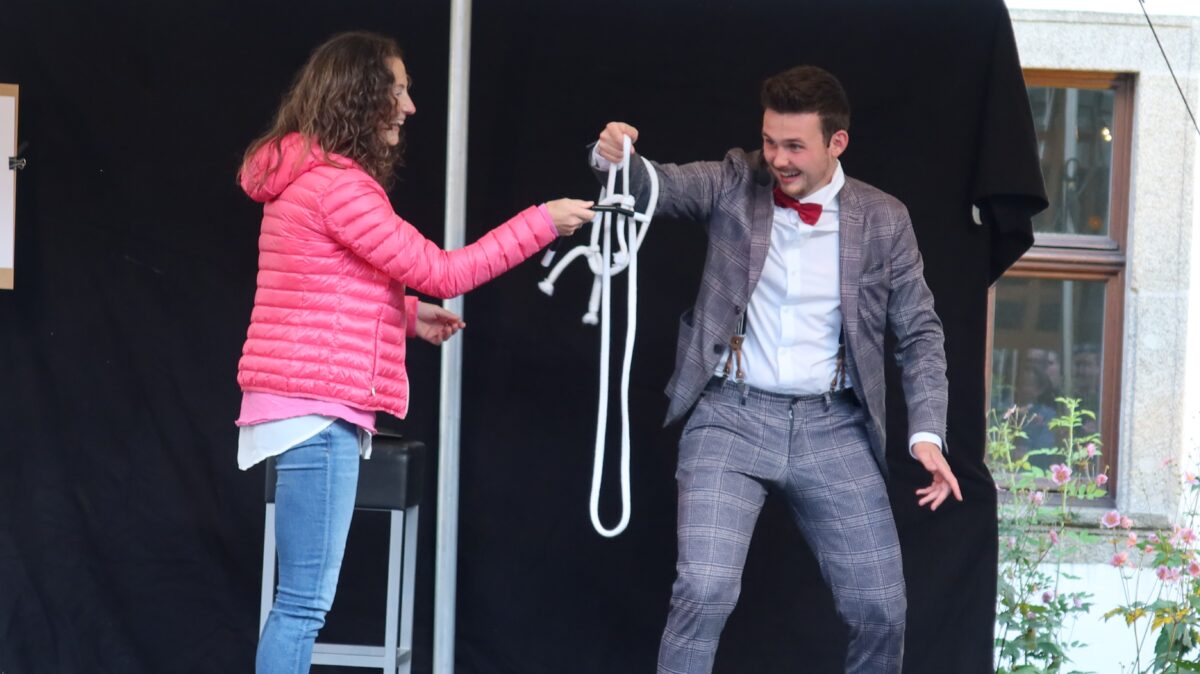 Regionalbibliothek feiert und Marius Koslowski zaubert