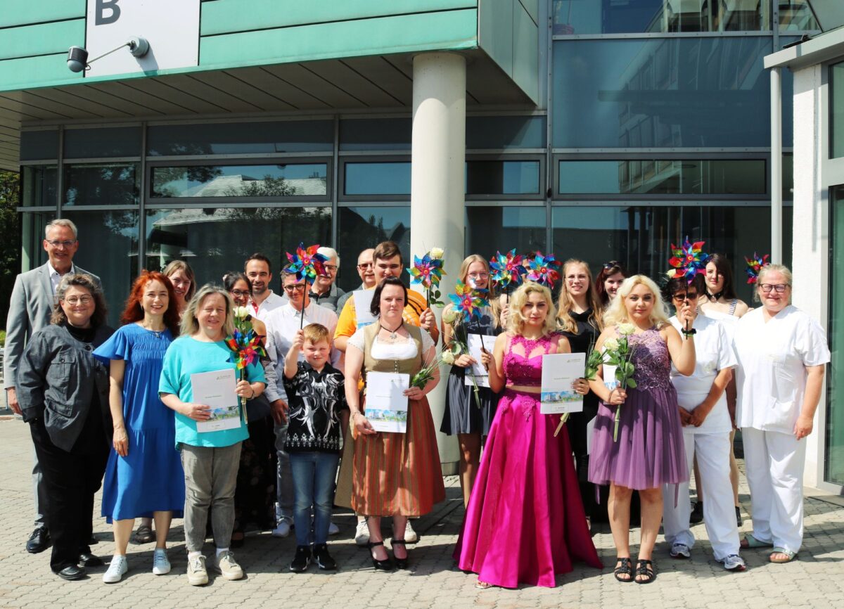 Erfolgreiche Pflegefachhelfer am Klinikum Fichtelgebirge geehrt