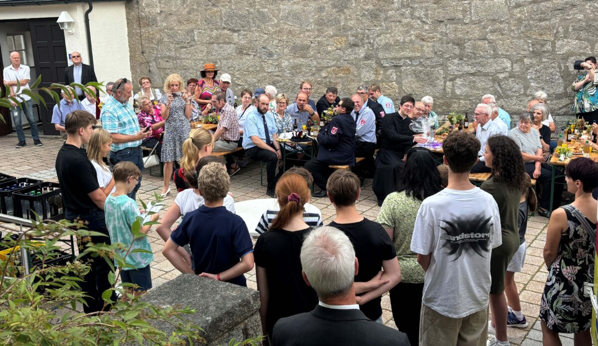 Flossenbürg verabschiedet Pfarrer Gierl nach 17 Jahren