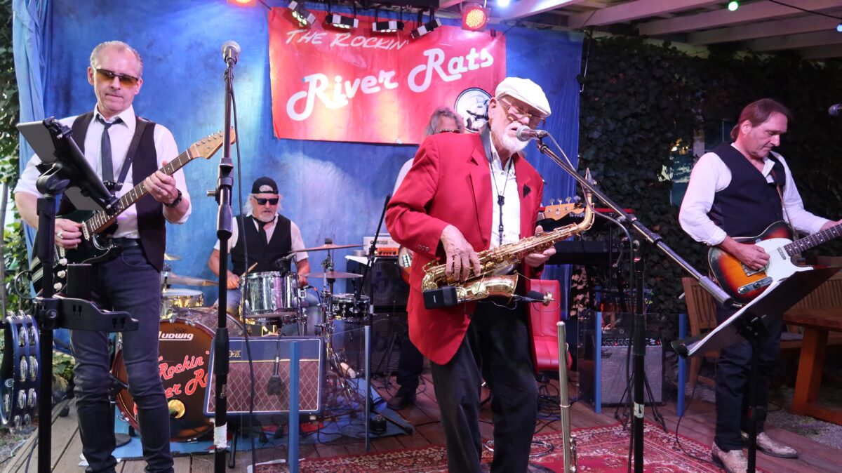 "River Rats" rocken den "Parapluie"-Biergarten