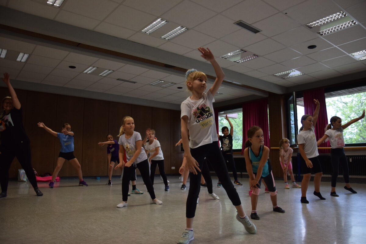 Kinder begeistern mit Tanz in Vohenstrauß