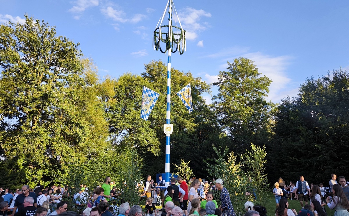 Bestes Wetter und beste Laune - 30 Jahre Laurentius Kirwa in Hütten