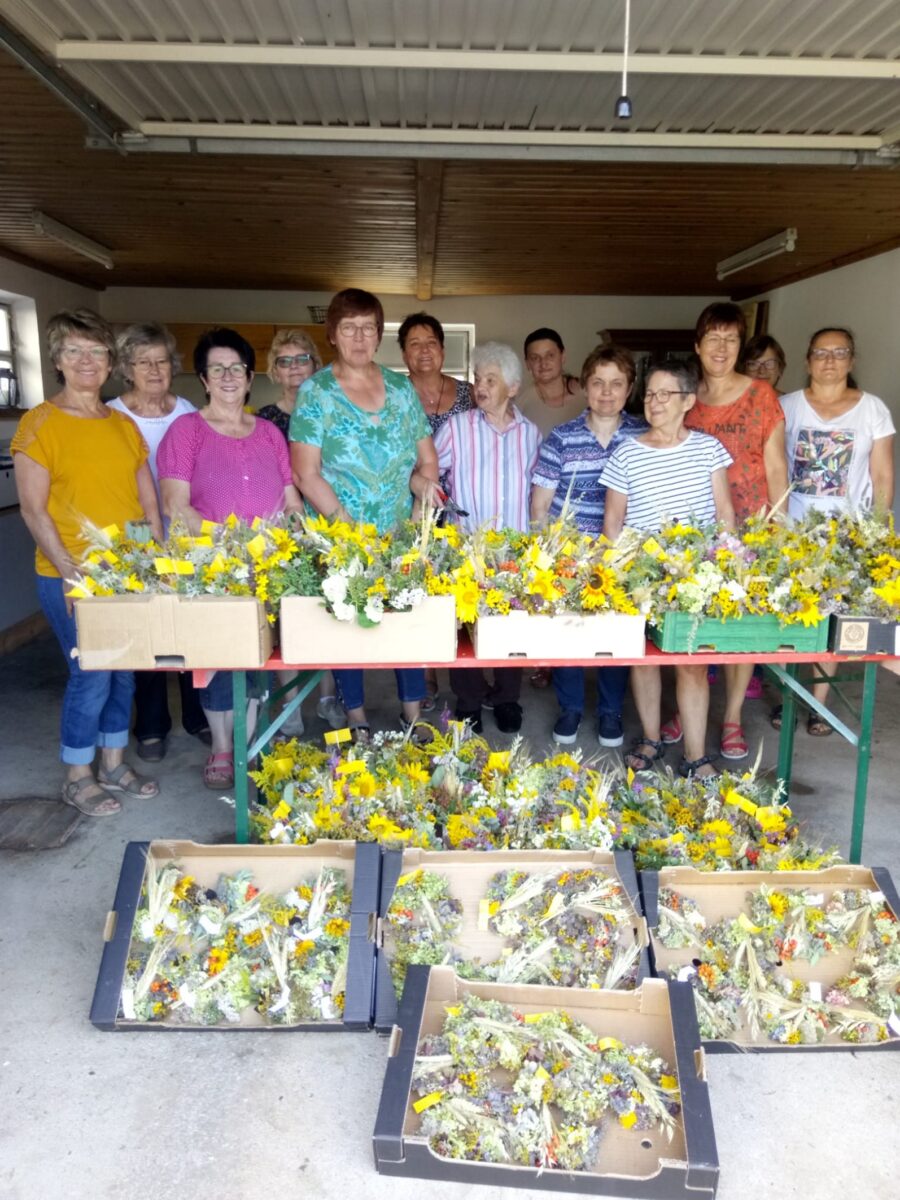 Pressath: Kräuterbuschenaktion unterstützt soziale Projekte