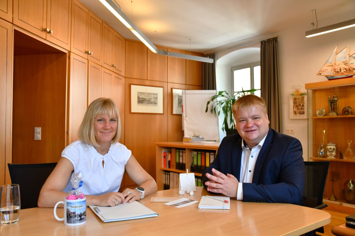 Julia Mahr feiert 4 Jahre erfolgreiche Selbstständigkeit