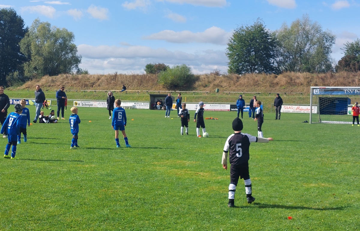 Soccercup und Trikotübergabe in Pressath