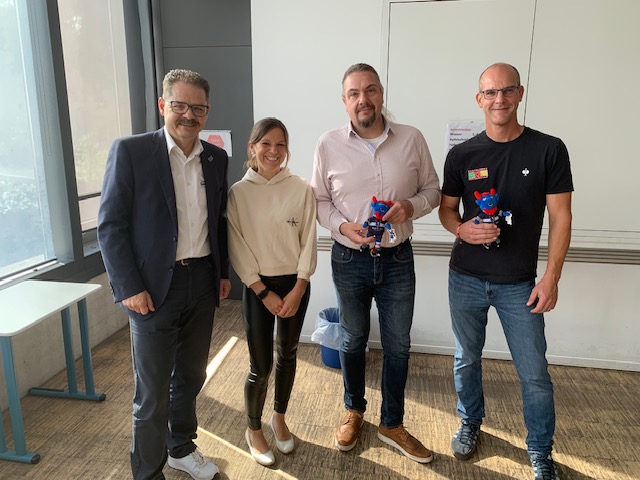 Blue Devils Weiden begrüßen neue Schüler an der Pestalozzi-Mittelschule