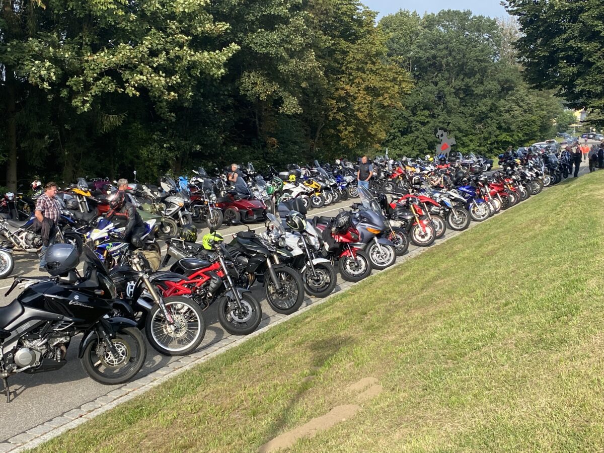 350 Biker beim Motorradgottesdiest in Tännesberg